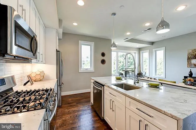 1200 Staples St NE #3 — Photo 5