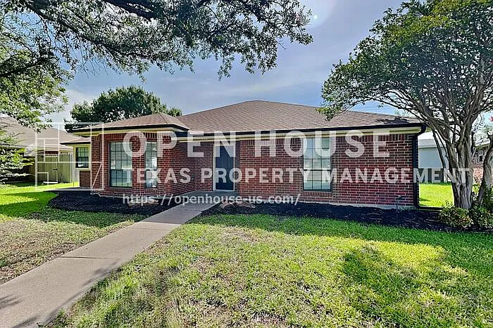 400 Kamber Ln — Photo 1