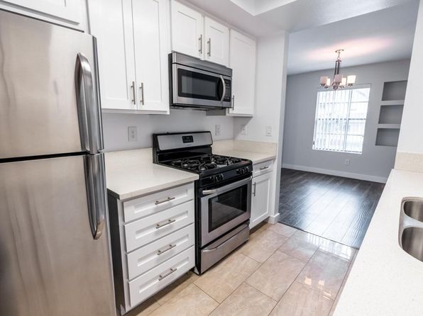 960 N Alfred St APT 208