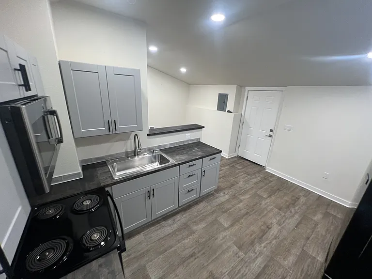 1412 7th Ave #1-5-5 — Photo 3