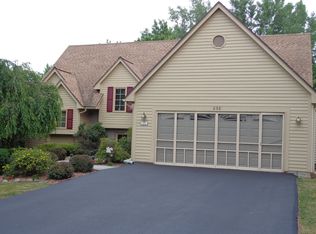 238 Woodsmoke Ln, Rochester, NY 14612