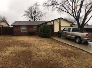 816 Robin Hill Rd, Edmond, OK 73003