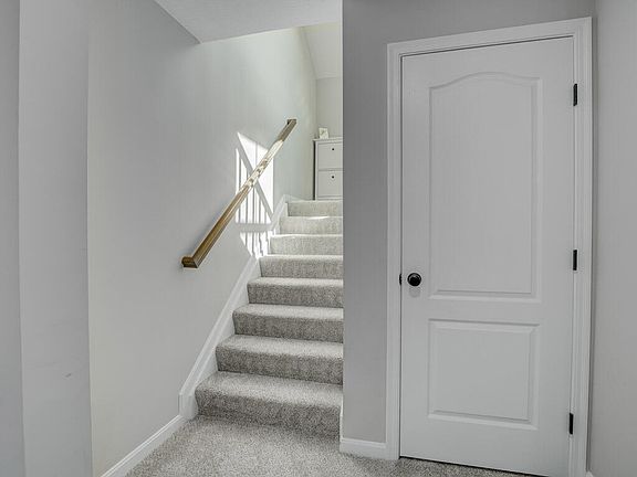 3rd image of 734 Yorkshire Dr
