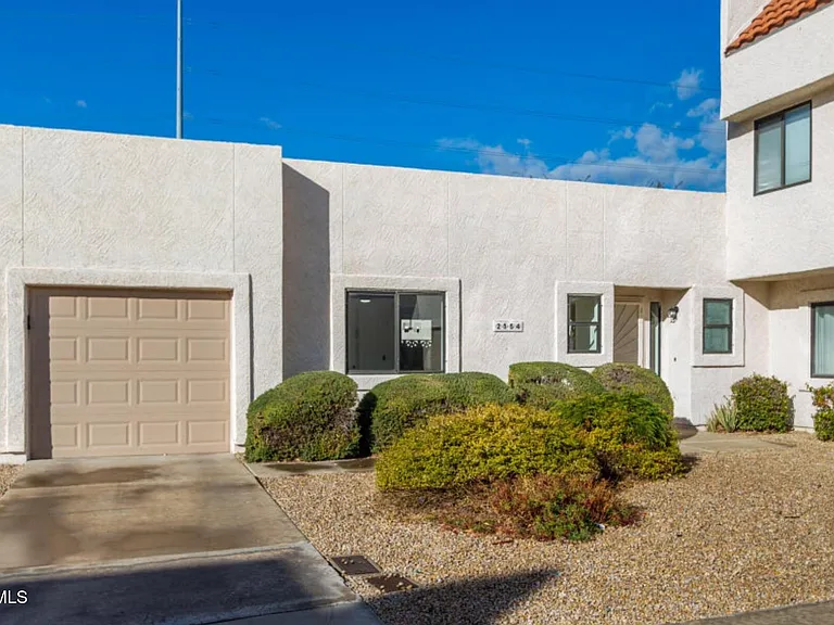 2554 W Kathleen Rd — Photo 4