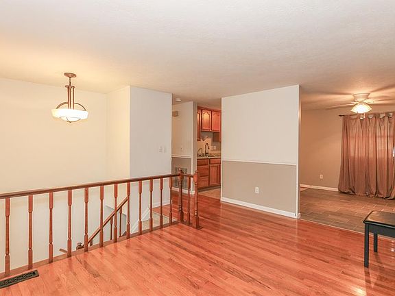 4th image of 4568 Creekwood Ct