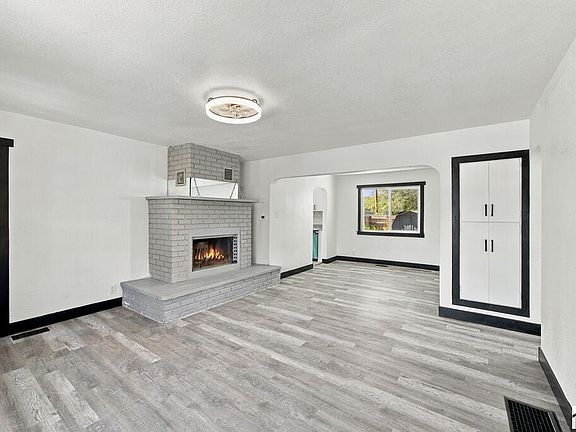 4th image of 2309 Poplar St