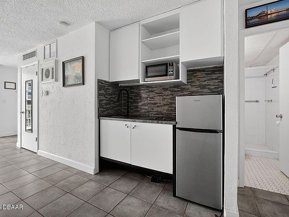 4th image of 2727 N Atlantic Ave #3170