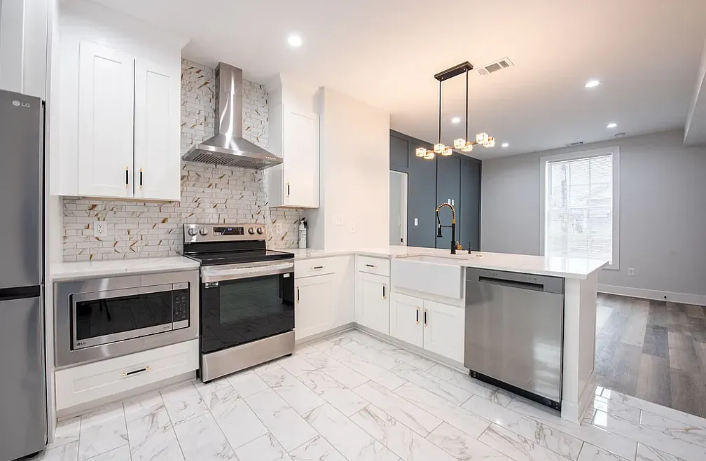 2 bed, 740 sqft, $2,350 — Photo 1