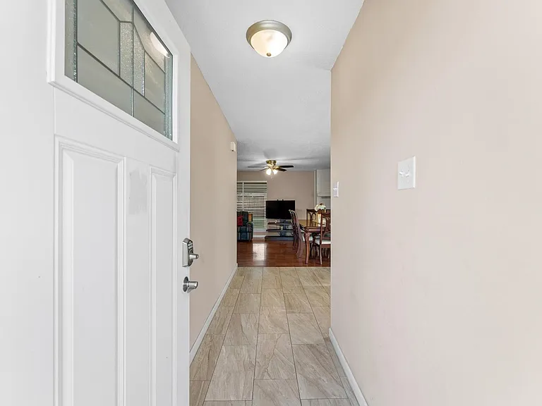 5314 Nottingham Dr — Photo 2