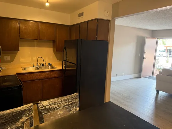 595 S Royal Crest Cir, Las Vegas, NV