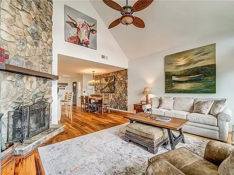 213 Lakeside Dr — Photo 10