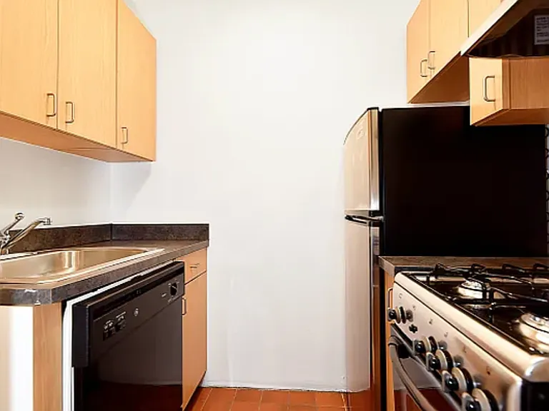 405 W 21st St #1RE — Photo 5
