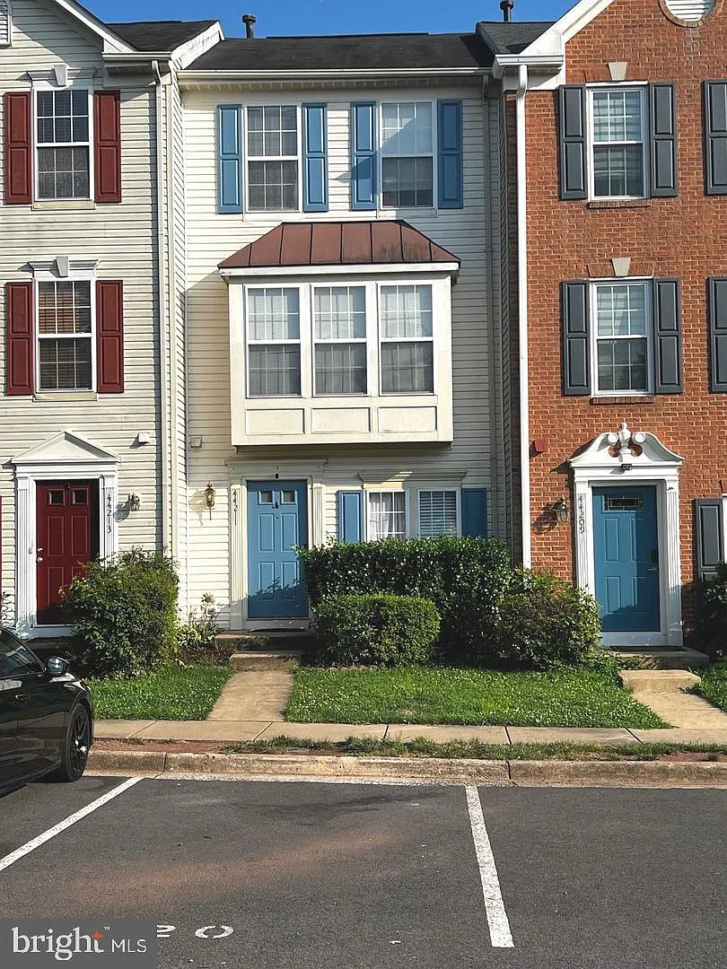 3 bed, 2.5 bath, 1672 sqft, $2,990 — Photo 1