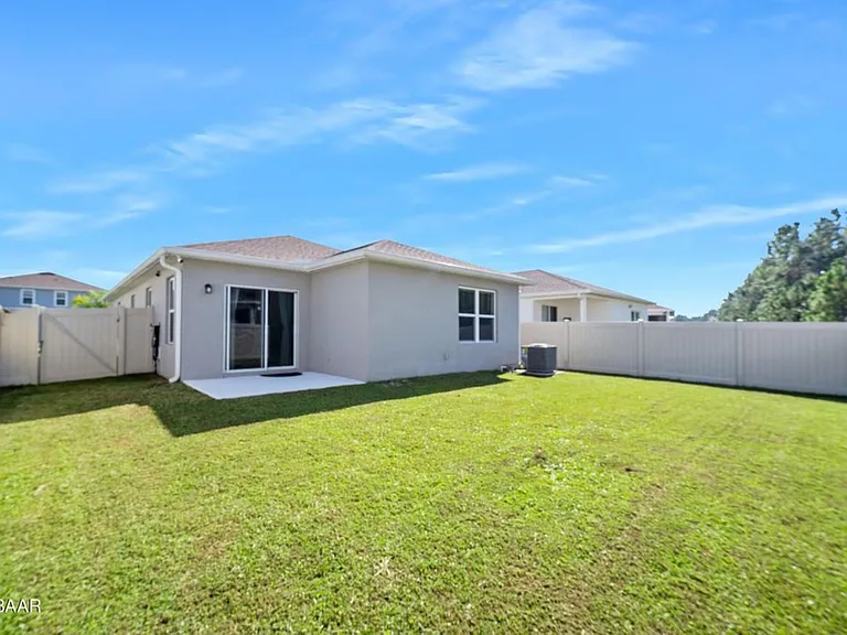 377 Crestwind Dr — Photo 2