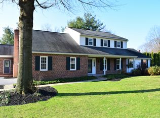 1042 Signal Hill Ln, Lancaster, PA