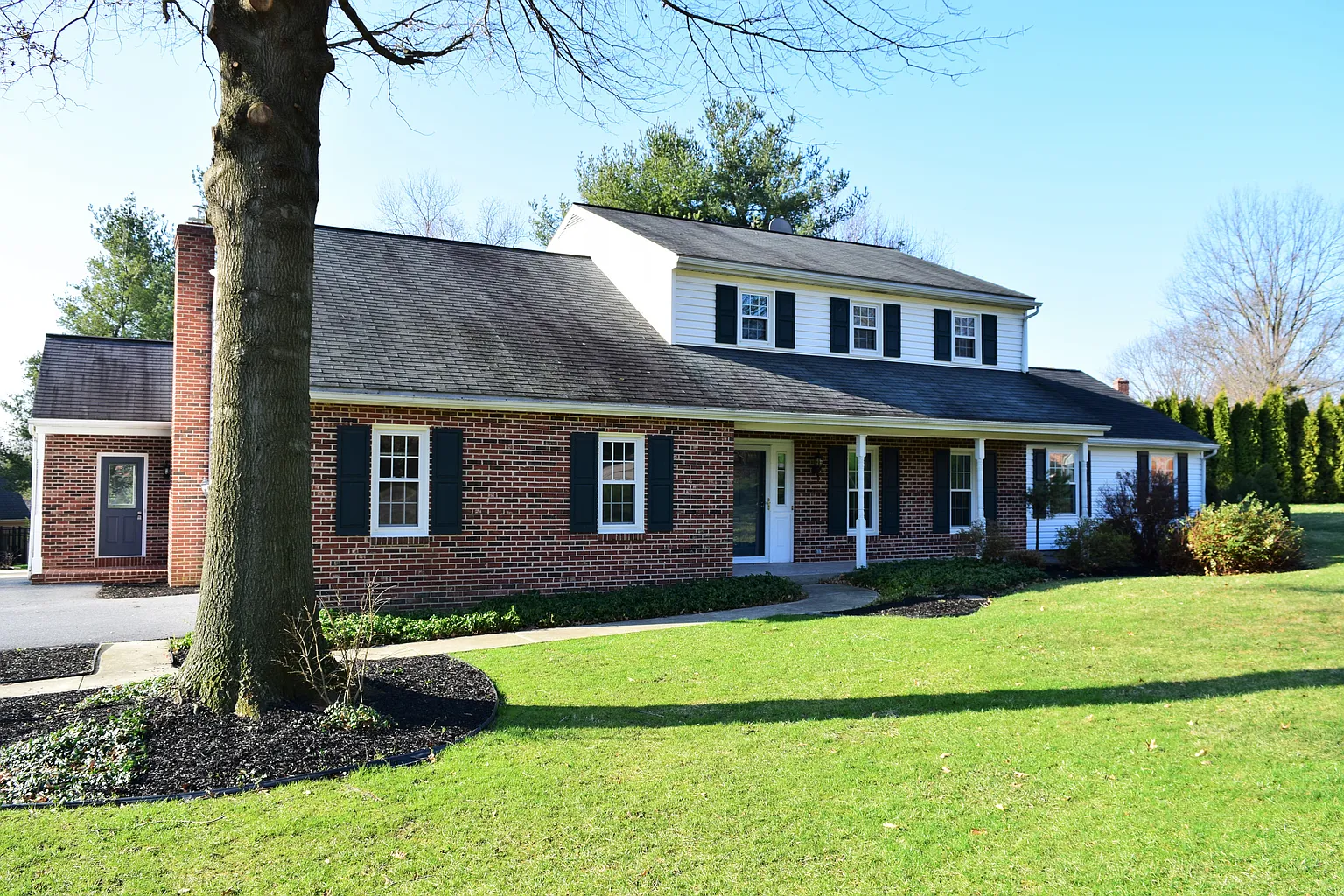 1042 Signal Hill Ln photo 1