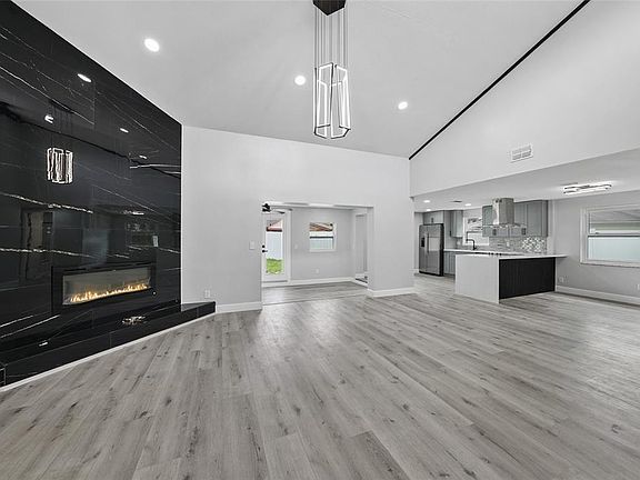 3rd image of 7901 TIMBERLANE WEST DRIVE