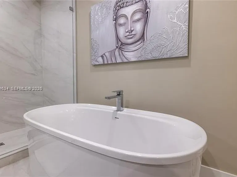 17550 Collins Ave #703 — Photo 28