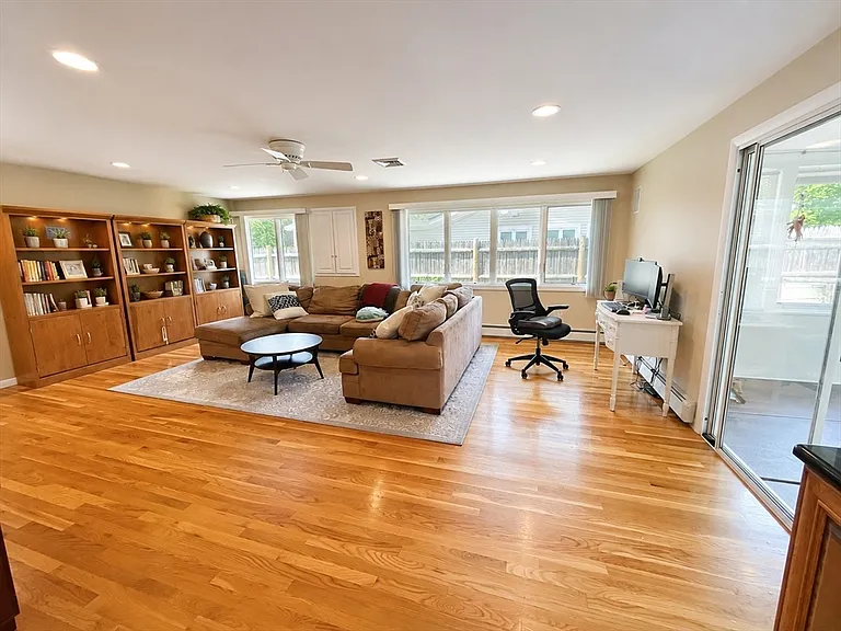 15 Leonard Rd — Photo 3