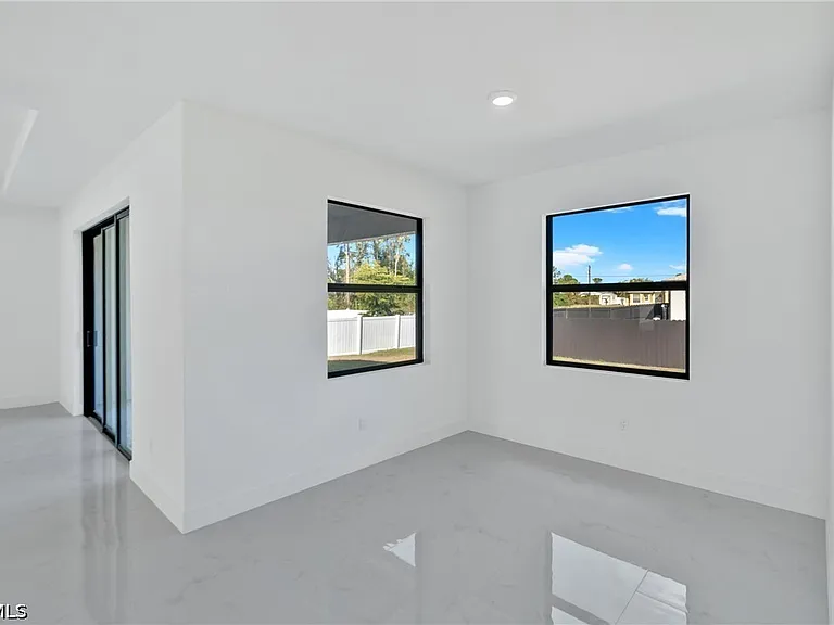 1142 Edelweiss St E — Photo 10