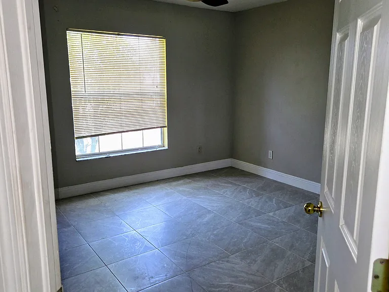 NW 15th Ln — Photo 6