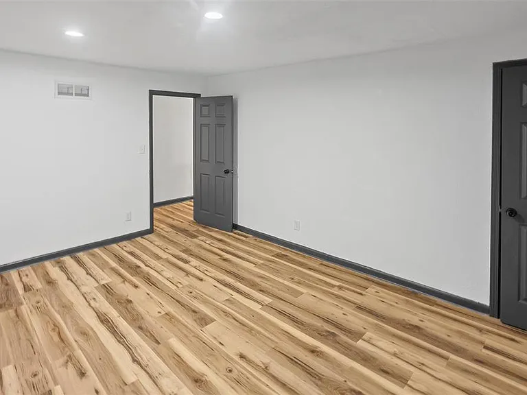 821 Niedringhaus Ave #A — Photo 15