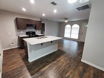 2 bed, 858 sqft, $1,000 — Photo 4