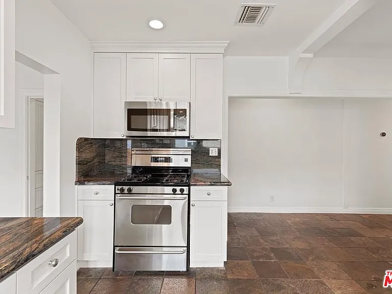 228 Rennie Ave — Photo 15