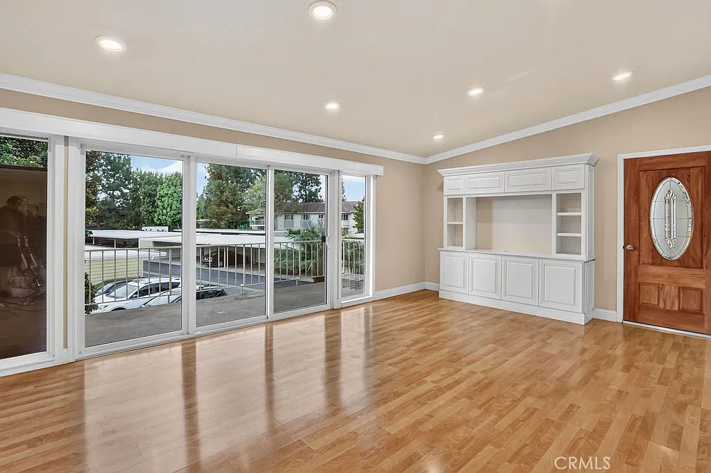 2 bed, 1040 sqft, $2,900 — Photo 4