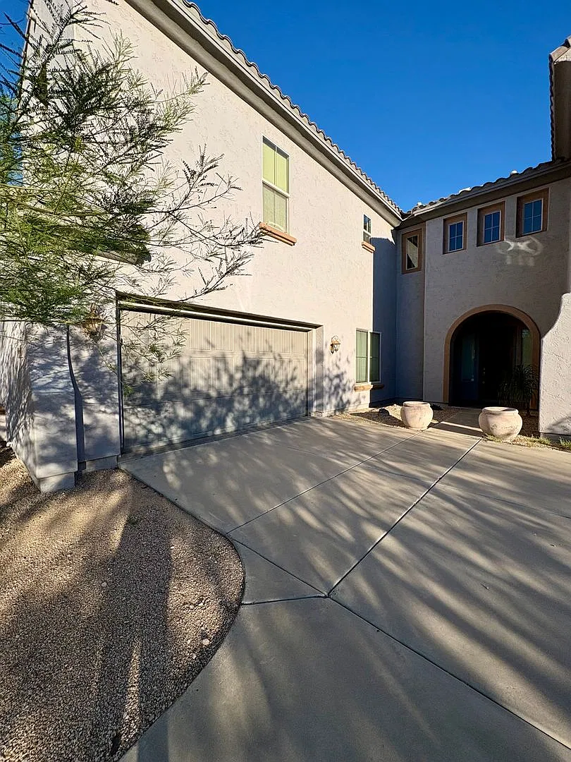 Available Now - Spacious 4 Bedroom Home With Private Pool In West Wing Peoria — Photo 3
