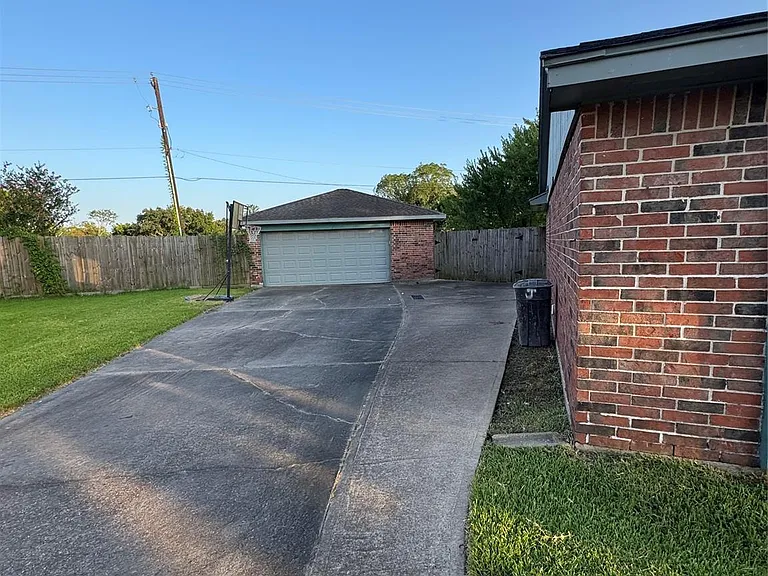 16510 Oxnard Ln — Photo 38