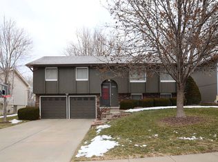 13712 Grover St, Omaha, NE 68144