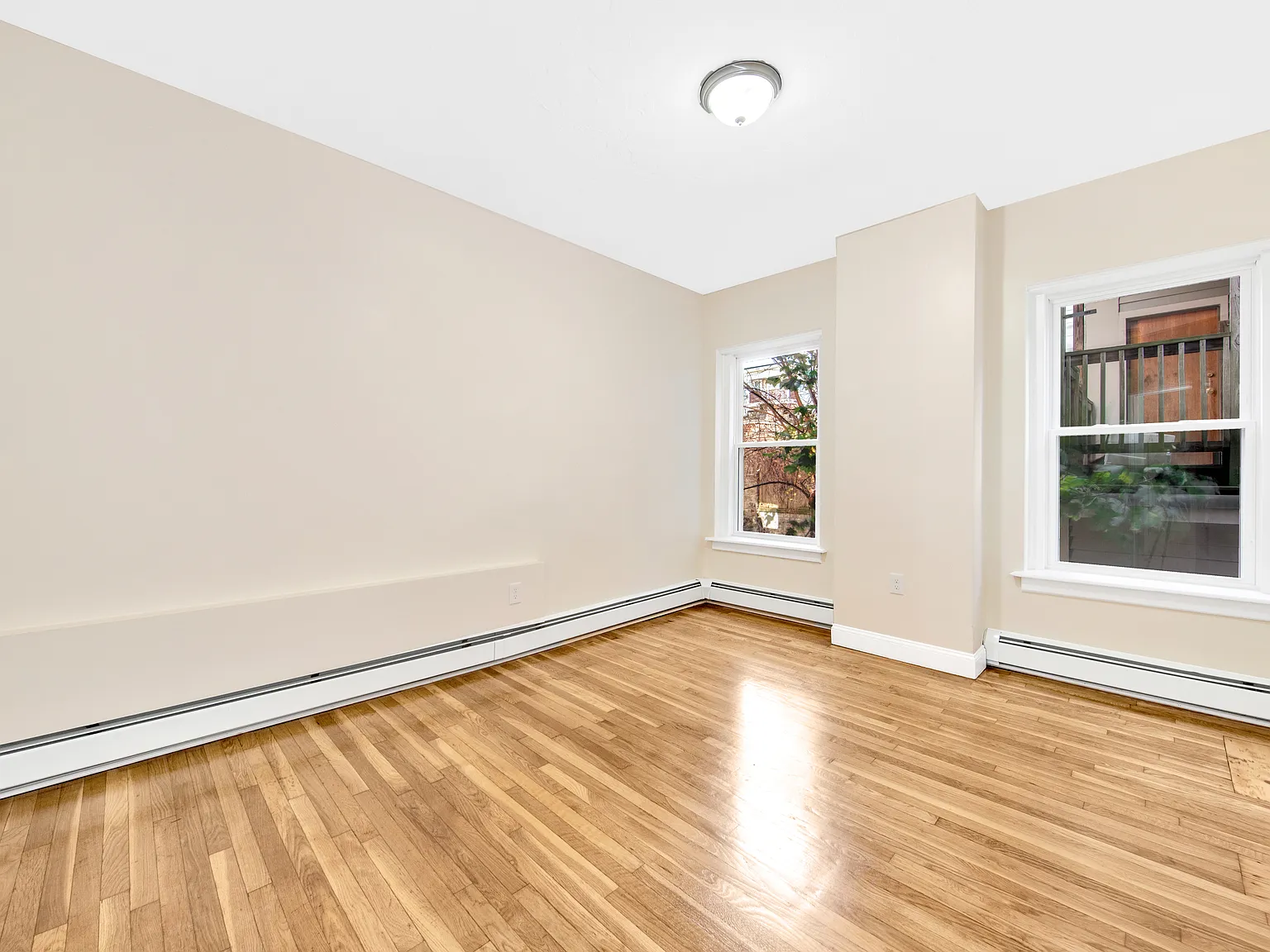 4 bed, 1.5 bath, 1000 sqft, $4,000 — Photo 4