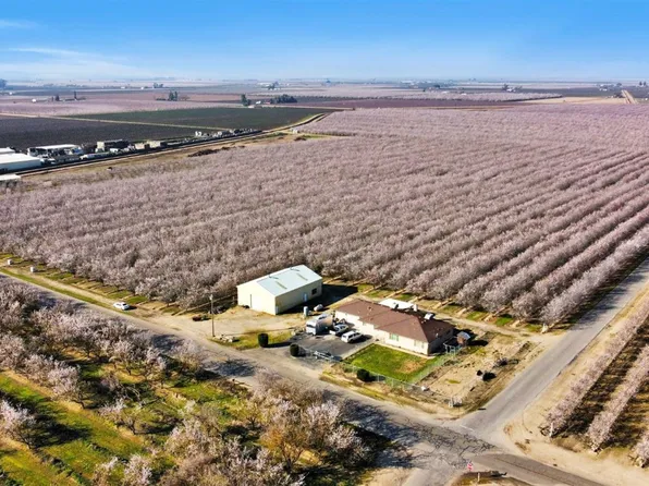 2465 N Lassen Ave, Kerman, CA 93630