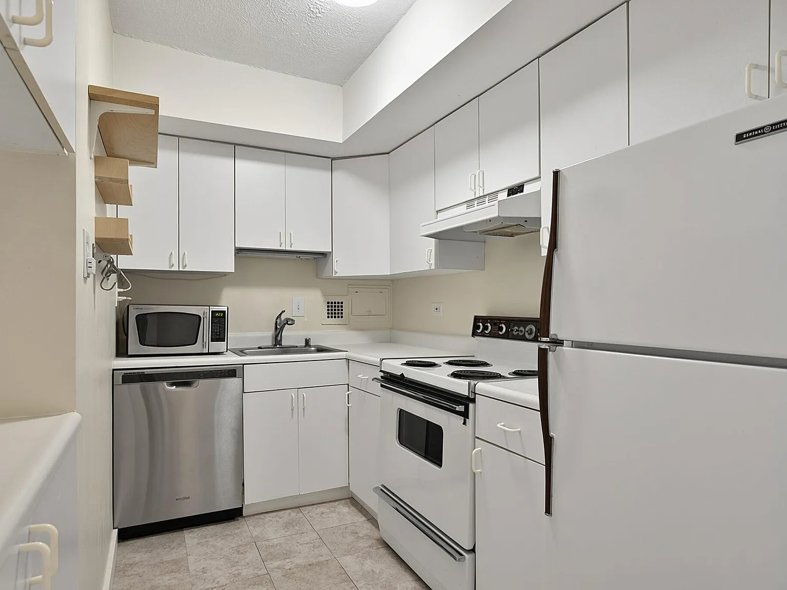 2 bed, $2,950 — Photo 4