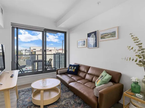 123 W 4th St NE #314, Calgary, AB T2E 3R8