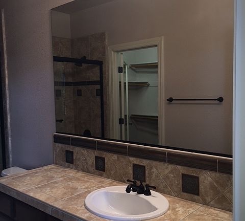 3rd image of 877 Oxford Ct