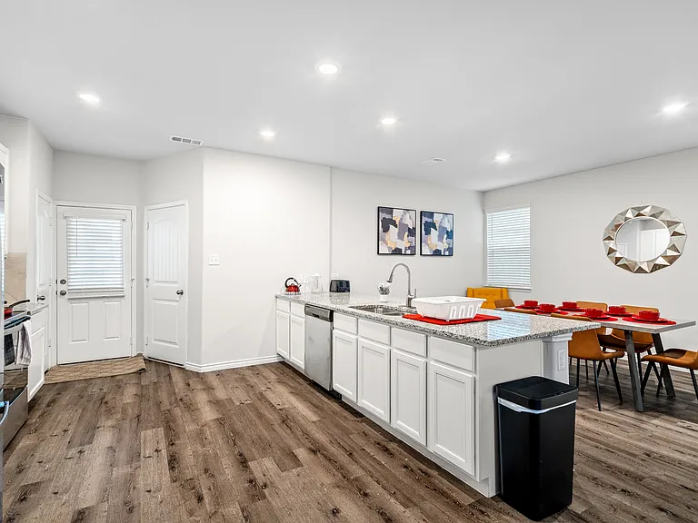 5541 Topwater Trl — Photo 16