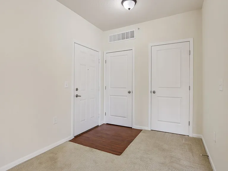 Burkart Crossing Apartments — Photo 20