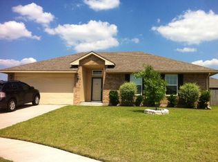 4004 Red Apple Ter, Moore, OK 73160