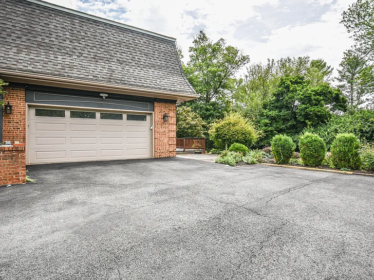 1211 Vinita Ln — Photo 65