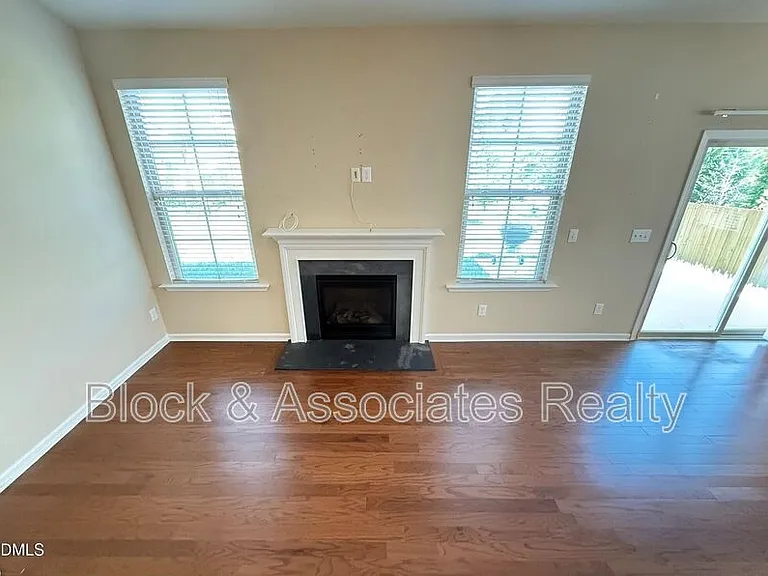 2433 Cedar Rock Dr — Photo 8