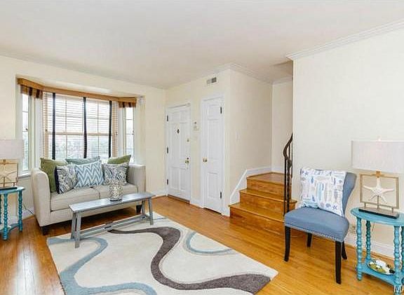 4th image of 821 Westwood Dr APT 1N