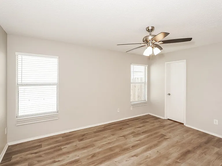 2908 Cottage Ln — Photo 10