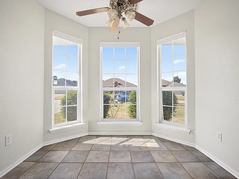 337 W Chantilly Way — Photo 3