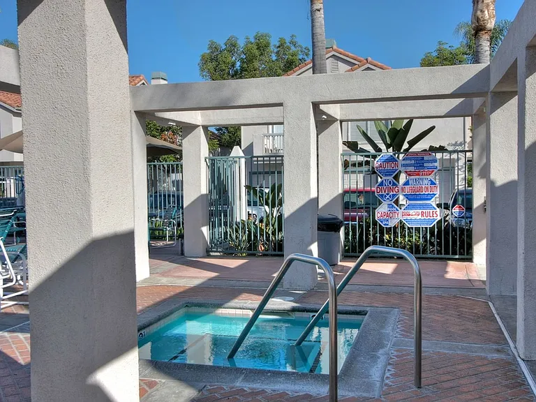 8 Coral Rdg — Photo 25
