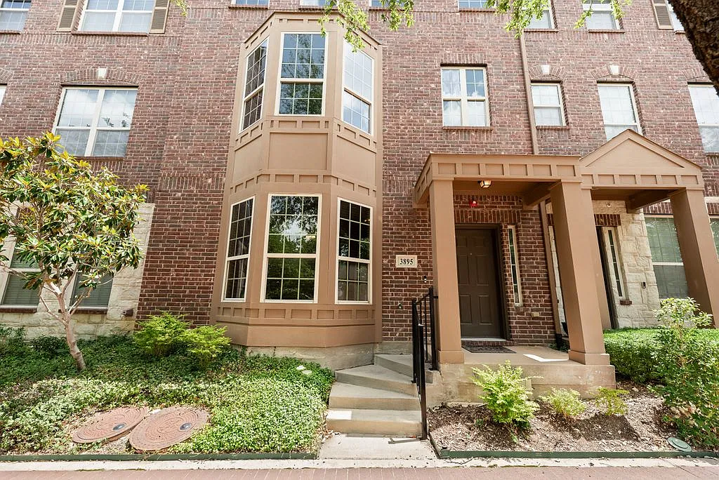 4 bed, 2509 sqft, $3,045 — Photo 1