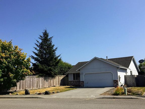 3rd image of 1060 Railroad Dr