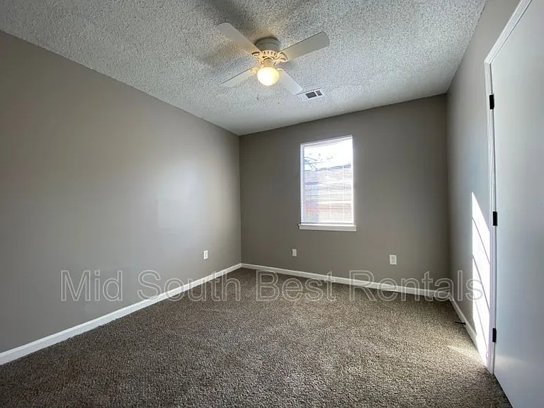 2120 Bennett Ave — Photo 3
