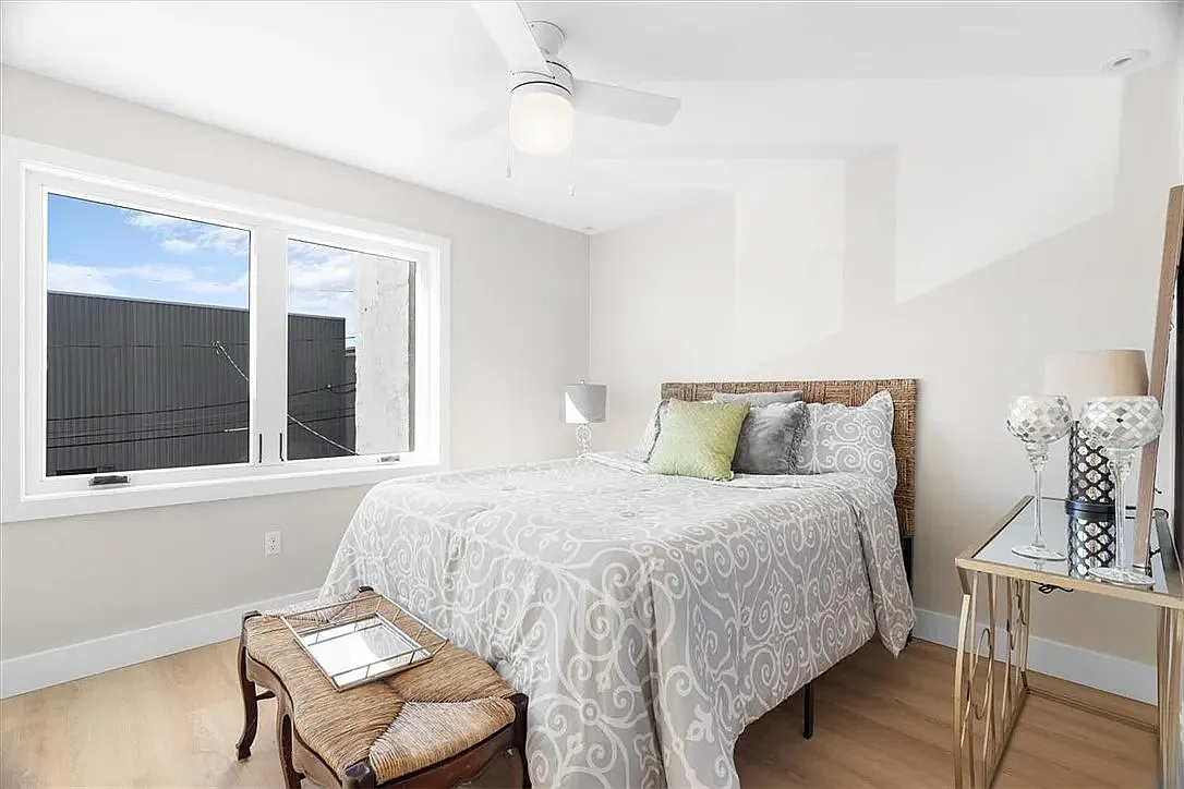 3 bed, 2.5 bath, 1464 sqft, $2,800 — Photo 3